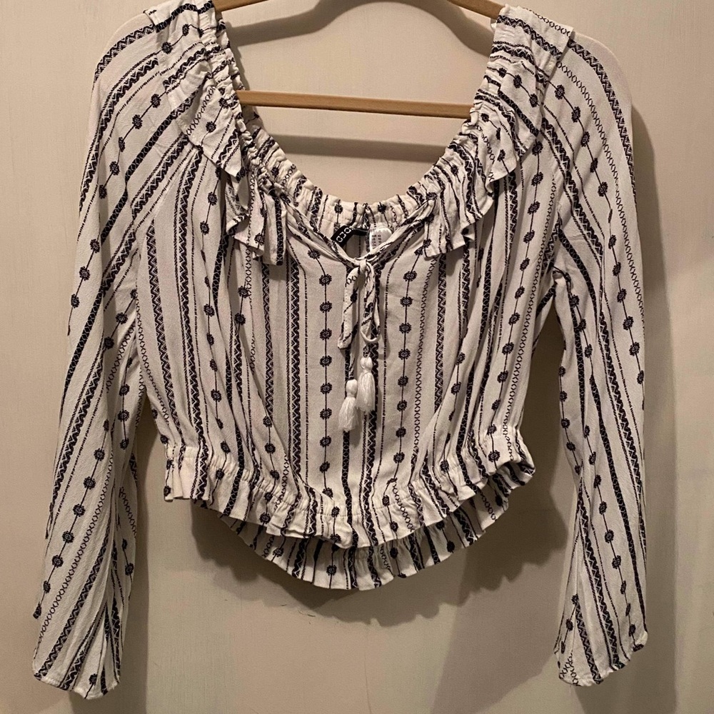 Off-the-shoulder long sleeve top